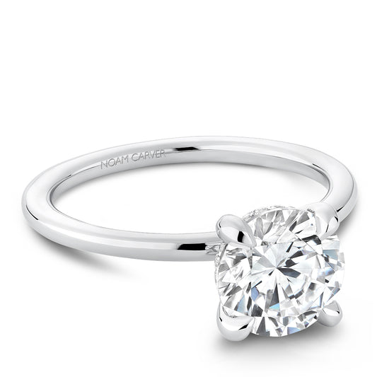 Solitaire diamond ring in white gold.